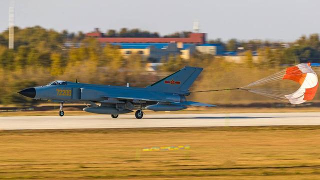 關(guān)于2022年殲-7還有多少架的探討，探討，殲-7戰(zhàn)機(jī)在2022年的數(shù)量概況