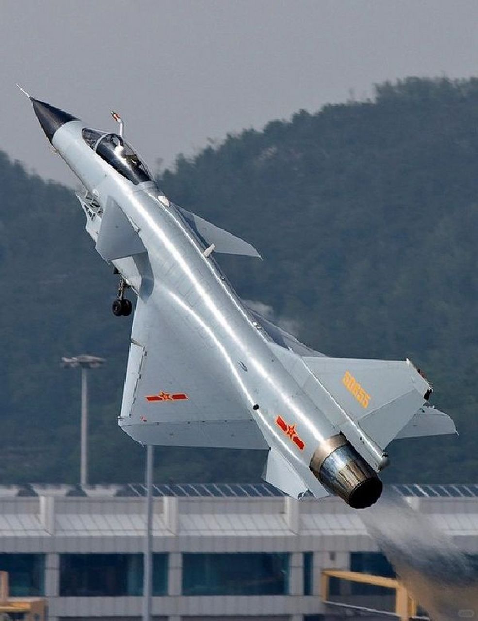 殲-10戰(zhàn)斗機(jī)是幾代機(jī)？全面解析中國空軍的主力戰(zhàn)機(jī)，中國空軍主力戰(zhàn)機(jī)殲-10戰(zhàn)斗機(jī)的全面解析，幾代機(jī)？